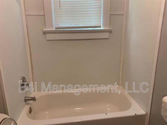 Building Photo - 4018 3rd Ave