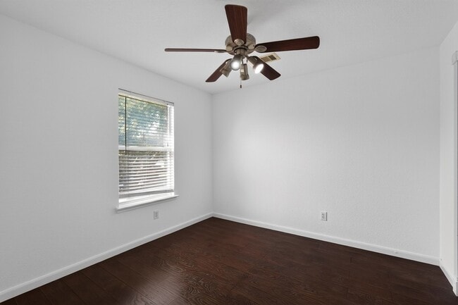 Building Photo - 331 Mantova Dr