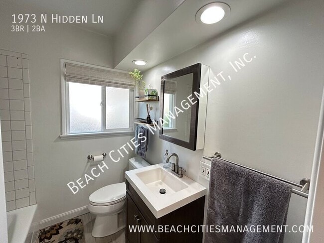 Building Photo - 1973 N Hidden Ln