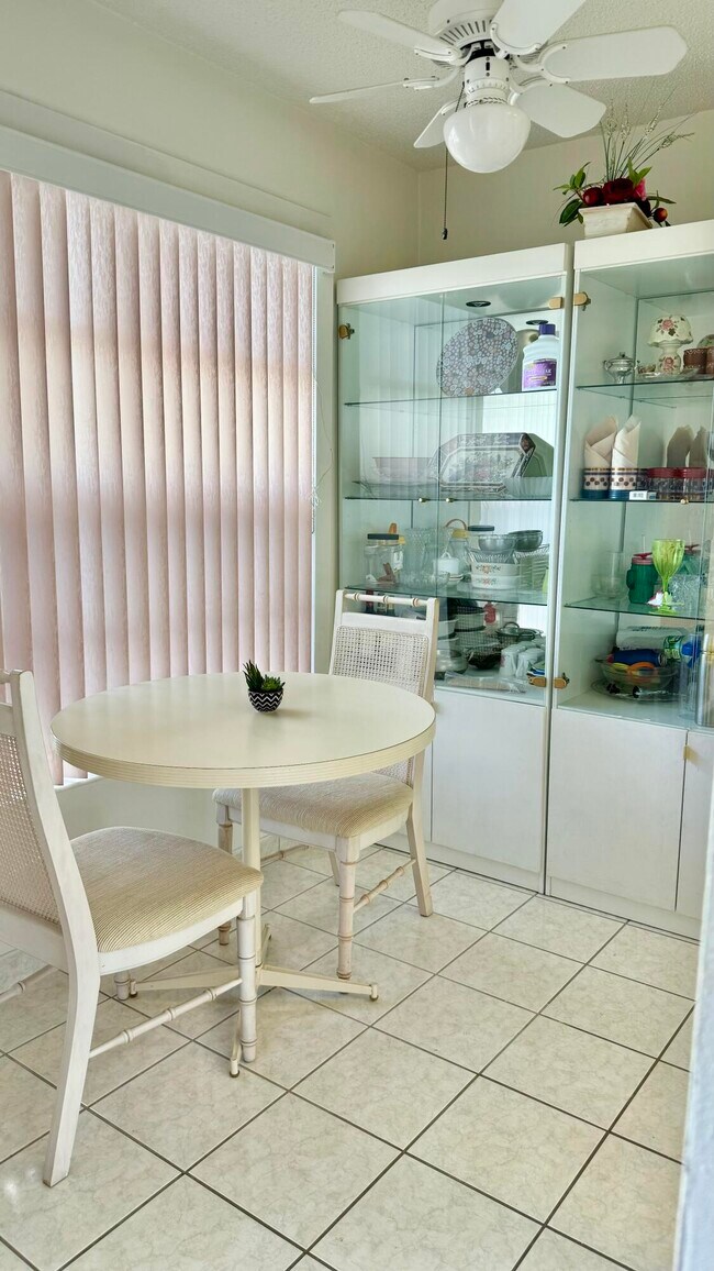 Building Photo - 1551 NW 20th Ave