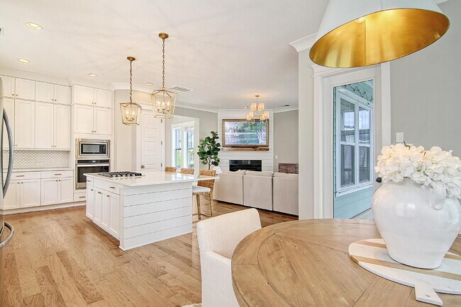 Building Photo - 1636 Juliana St