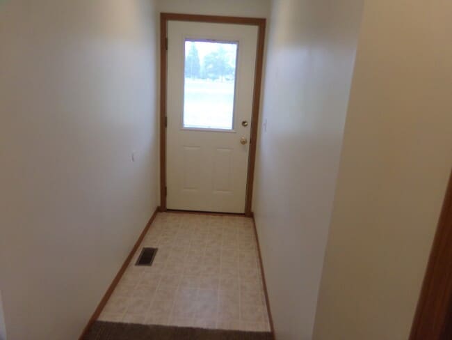 Building Photo - 106 Brookside Dr
