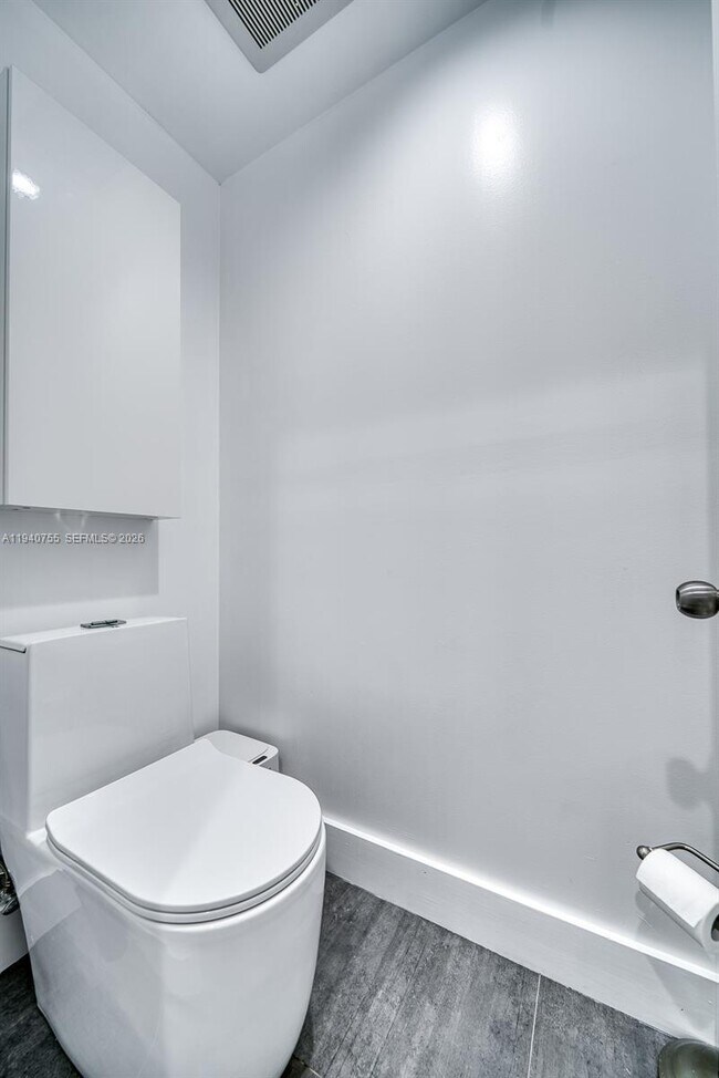 Building Photo - 4000 Kumquat Ave