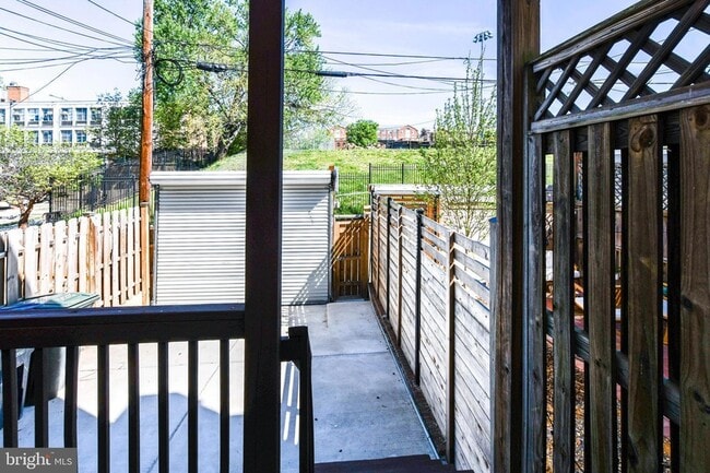 Building Photo - 104 R St NE