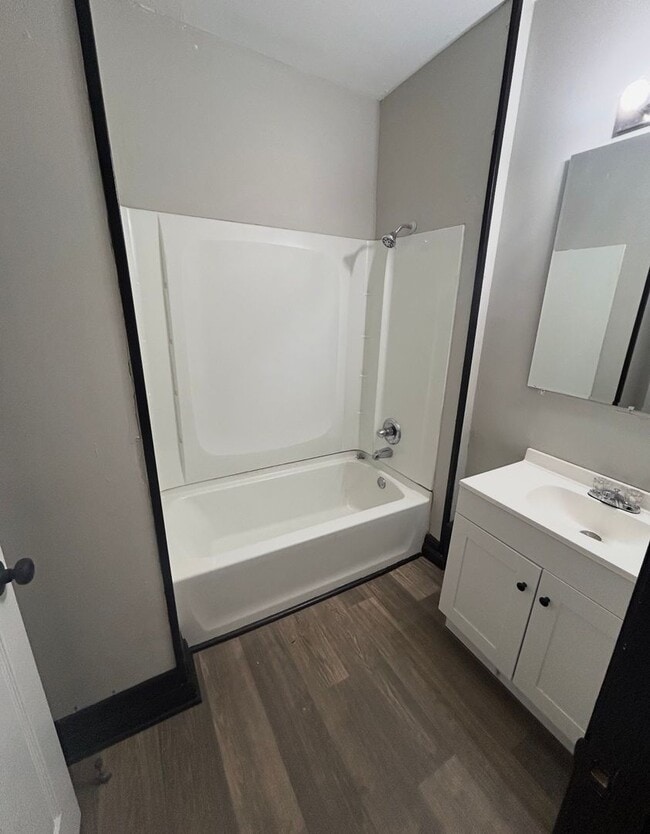 Building Photo - Beautifully renovated 4 bedroom house!