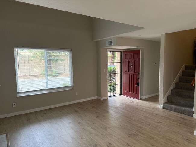 Building Photo - Updated 3 Bedroom 2.5 Bath 2 Story Condo F...