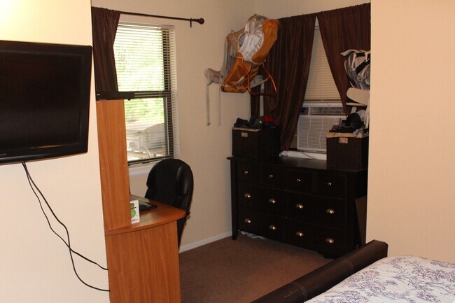 Building Photo - Perfectly located 2 bedroom, 2 bath Central Boulder Condo