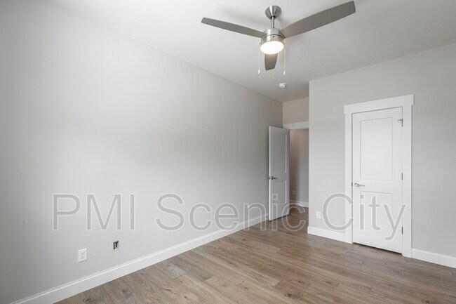 Building Photo - 1904 Cypress Ln