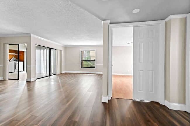 Building Photo - 3757 Cocoplum Cir