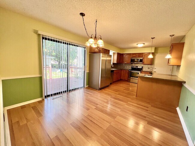 Building Photo - 4 Bedroom, 3 Bath walking distance to Amanda Arnold Elementary!