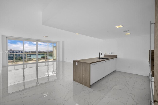 Building Photo - 400 Sunny Isles Blvd