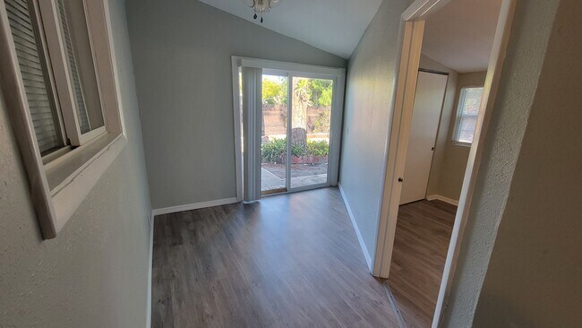 Building Photo - 617 59th Ave Dr W