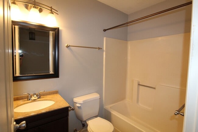 Building Photo - 1330 Bradley Dr