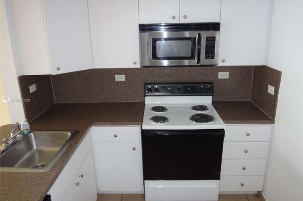 Building Photo - 5601 Collins Ave