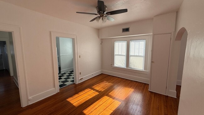 Building Photo - 715 Delaney Park Dr