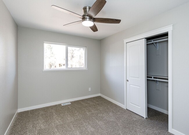 Building Photo - Newly Remodeled 5 Bed Home with Huge Yard