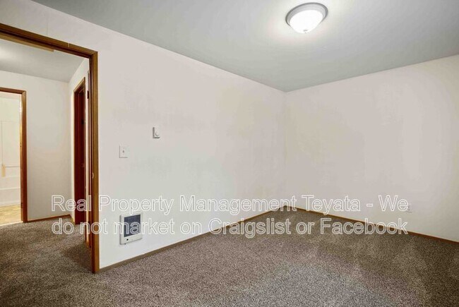 Building Photo - 2421 Bickford Ave