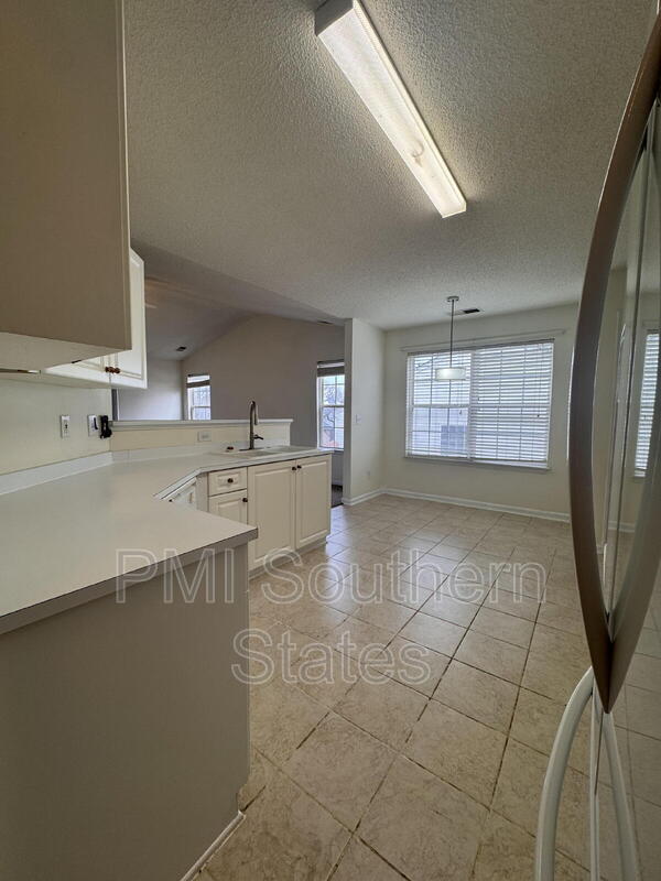 Building Photo - 115 Crossview Dr