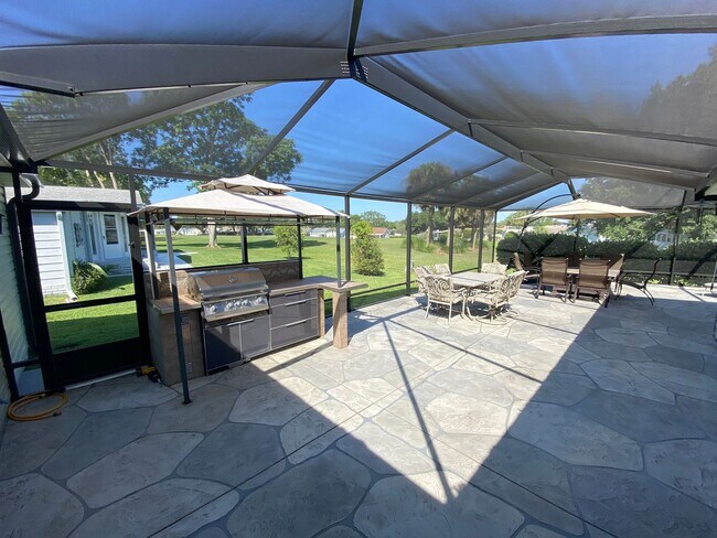 Building Photo - Spectacular Fully Furnished SEASONAL Home with Golf Course views and pool*