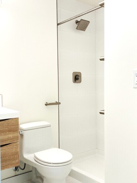 Bathroom 2 shower - 626 Main St