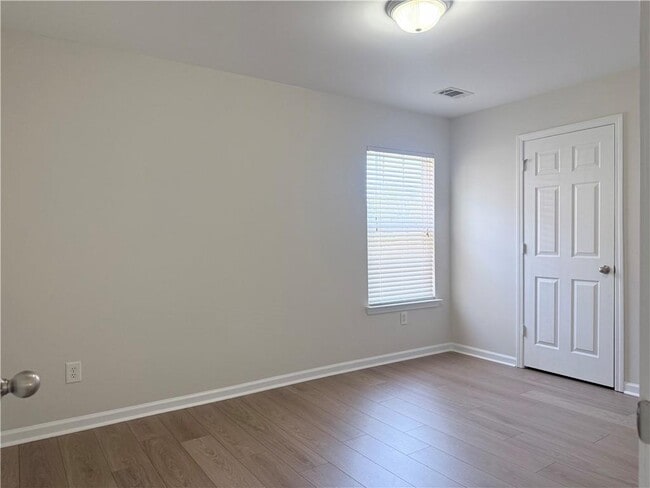 Building Photo - 3080 Centerglen Ln