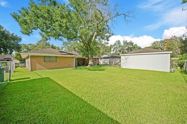 Building Photo - 5810 Wigton Dr