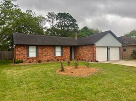 Building Photo - 312 Forest Hills Dr