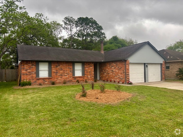 Building Photo - 312 Forest Hills Dr