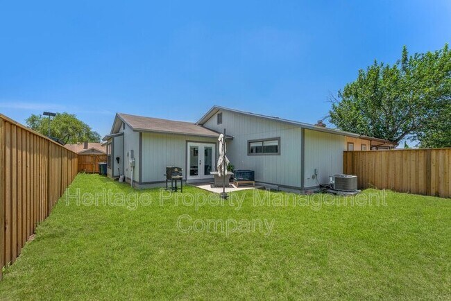 Building Photo - 6715 Hickory Springs Dr