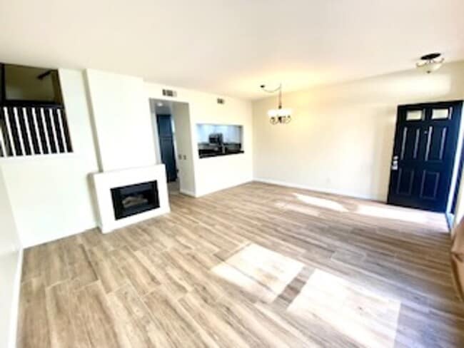 Building Photo - Remodeled 3 bedroom townhome in Aliso Viejo