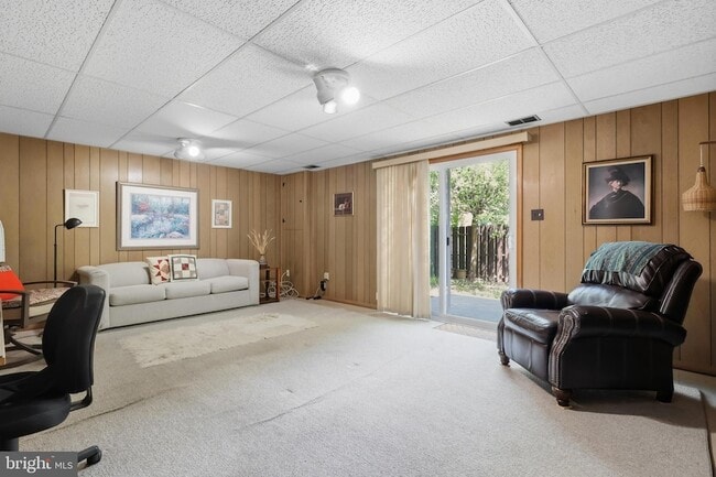 Building Photo - 8350 Glastonbury Ct