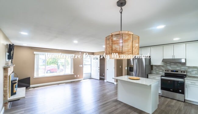 Building Photo - Bright and Charming 3 bed Rambler in Convenient Port Orchard Location