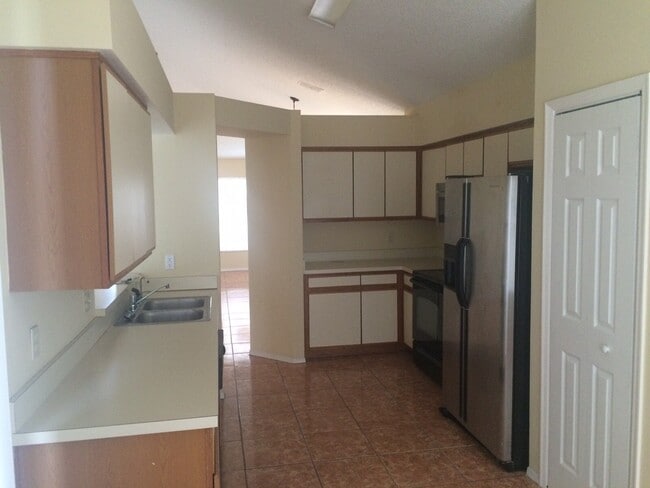 Building Photo - Spacious 4 Bed Pool Home!!!