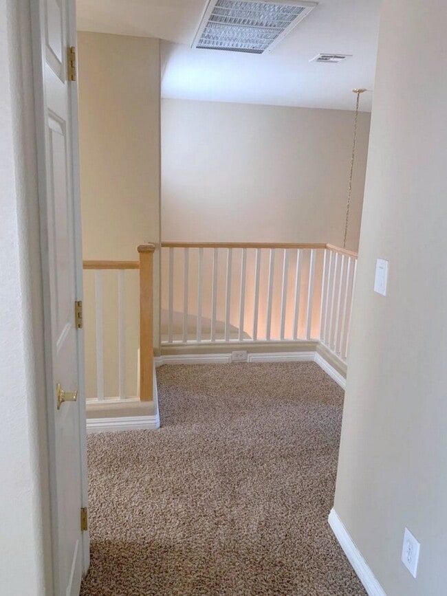Building Photo - Beautiful 3 Bedroom Home in Mountains Edge with Pool/Spa