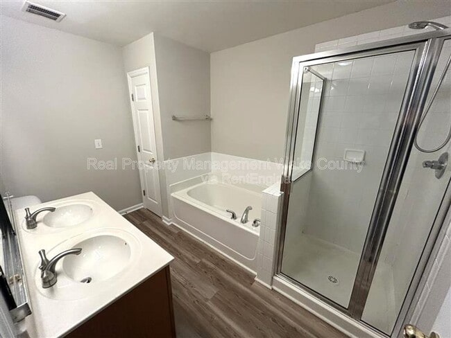 Building Photo - 2920 Barrymore St