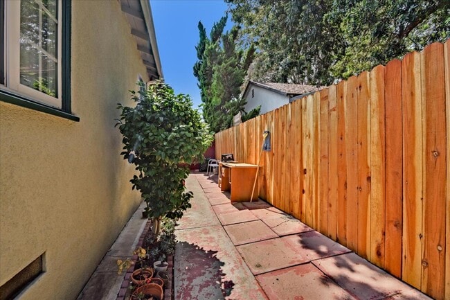 Building Photo - 3532 Maplewood Ave
