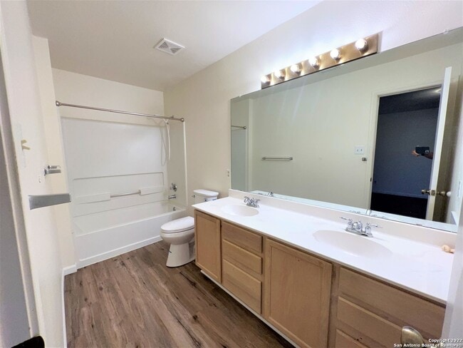 Building Photo - 8214 Chestnut Manor Dr