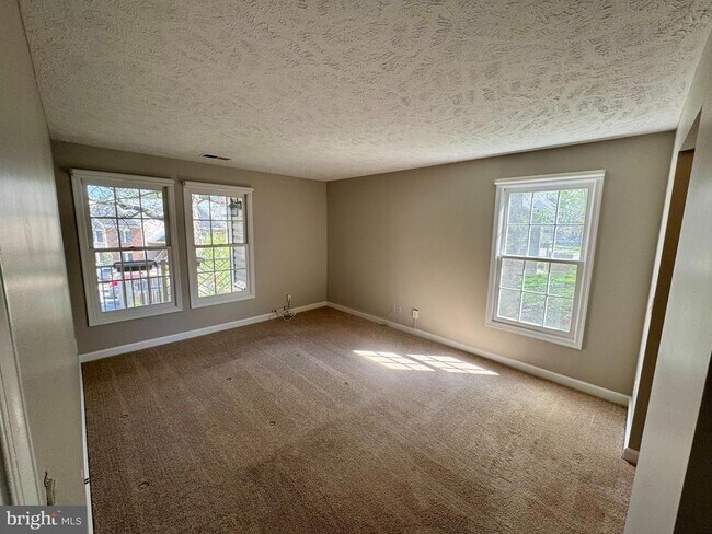 Building Photo - 3804 Ridge Knoll Ct