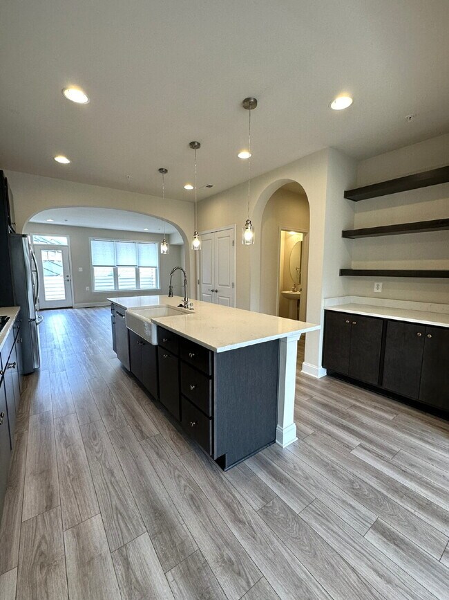 Building Photo - Luxury Townhome in Frederick