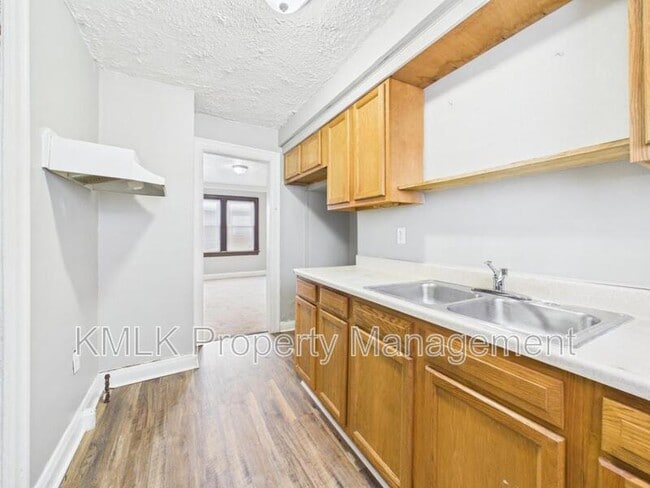 Building Photo - 916 Peckham St