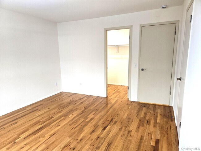 Building Photo - 90 Graywood Rd