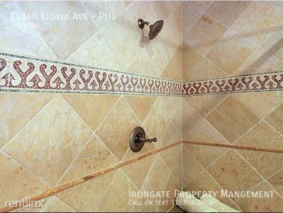 Building Photo - 11848 Kiowa Ave