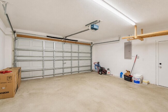 Building Photo - 5373 NW 64 St