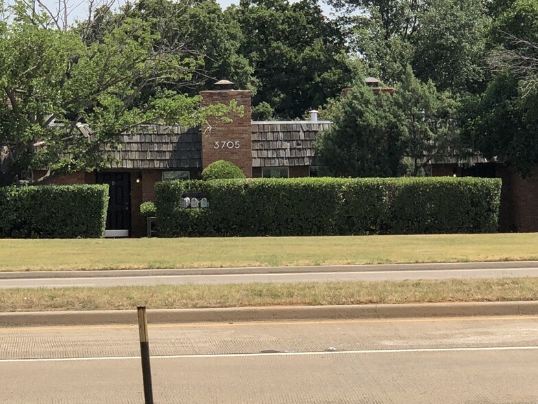 View from street - 3705 W Pioneer Pkwy