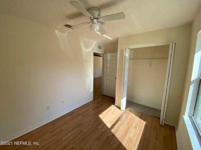 Building Photo - 908 Helen St