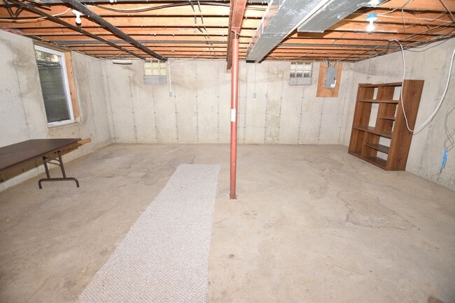 Building Photo - Mishawaka- 3 bedroom Country living near the Main Street Shopping and Edison Lakes business distr...