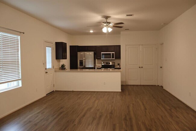 Building Photo - 117 Galaxy Wy