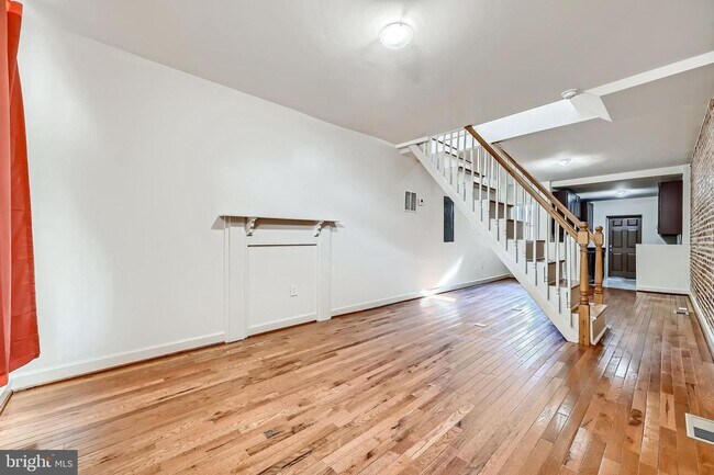 Building Photo - TWO BEDROOM TWO BATHROOM TOWNHOUSE AVAILABLE FOR SEPT 1ST MOVE-IN!!!!