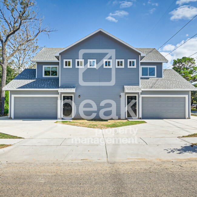 Building Photo - $1649! 3Bed/2.5Bath home! Tour and save $1...