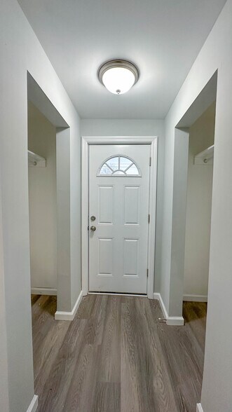 Building Photo - 17 Pearl St